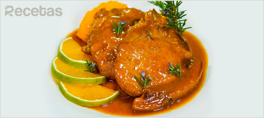 Chuleta de cerdo en salsa de naranja